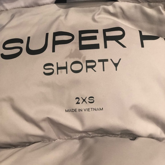 NO LONGER AVAILABLE- SOLD ON ANOTHER PLATFORM Aritzia super puff - shorty - Picture 2 of 2